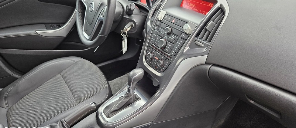 Opel Astra cena 33000 przebieg: 110883, rok produkcji 2012 z Darłowo małe 301